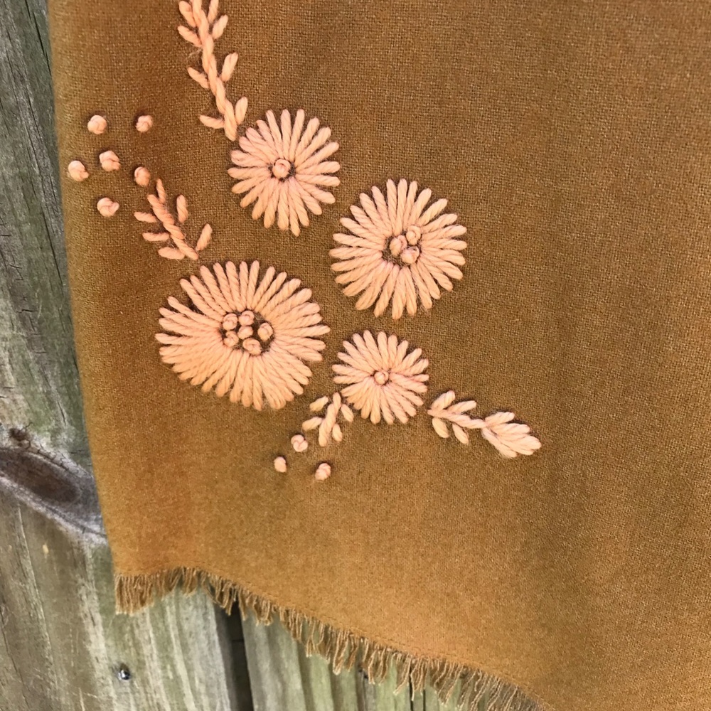 Floral embroidered skirt - Picture 3 of 4